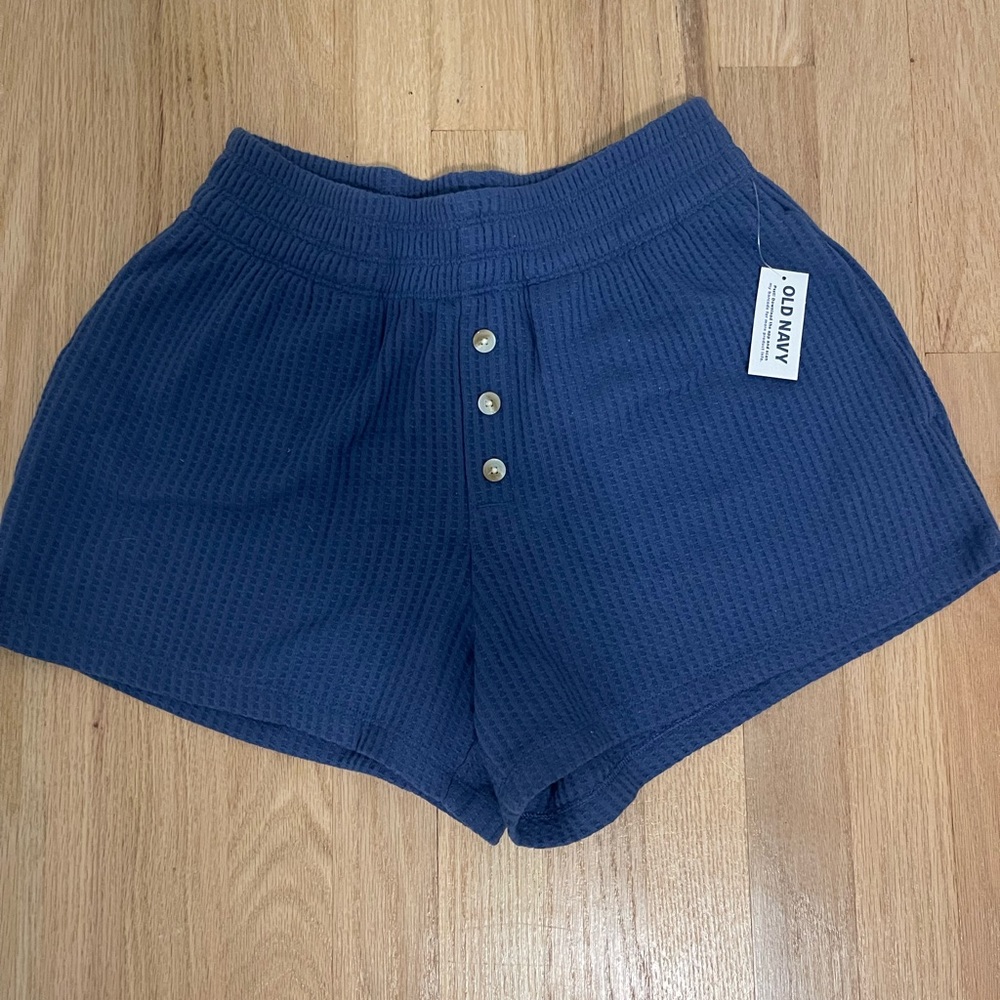 Old Navy flowy women’s shorts with buttons and pockets in blue; size xs